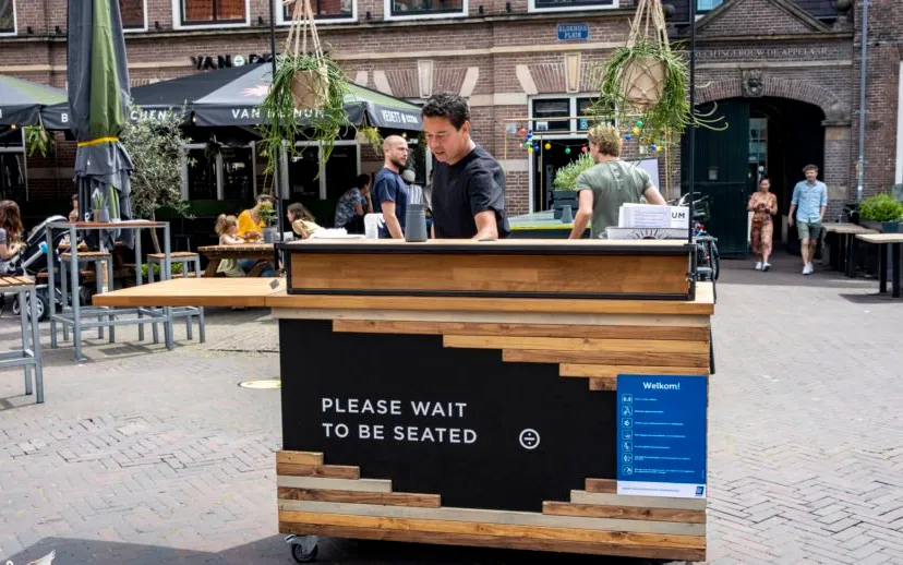 wait to be seated 915x518