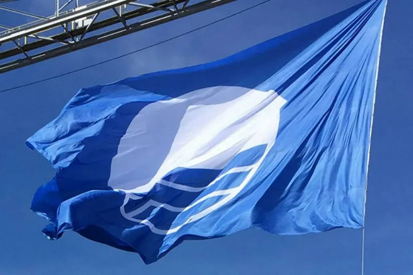 image1 blauwe vlag 915x518 1