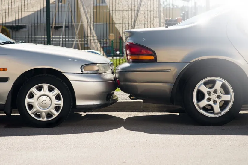parkeerschade botsing unive