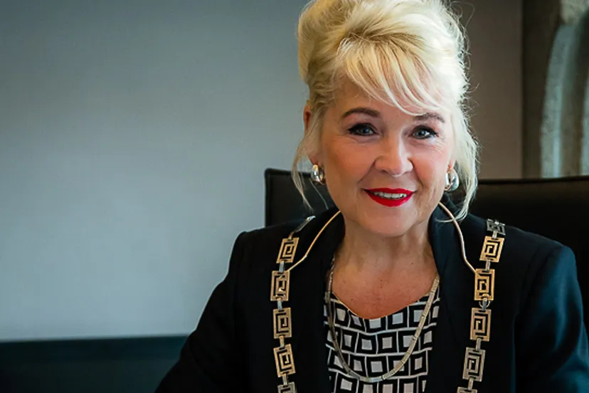 burgemeester mhmr marjon de hoon veelenturf