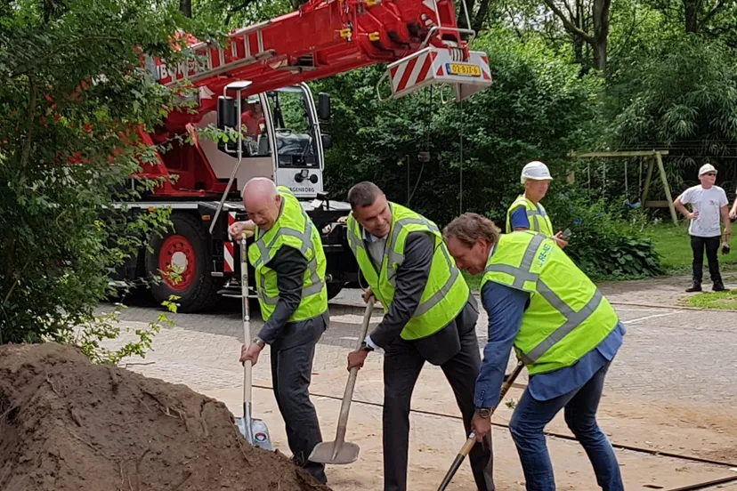 1e schop in de grond buitengebied hoogeveen