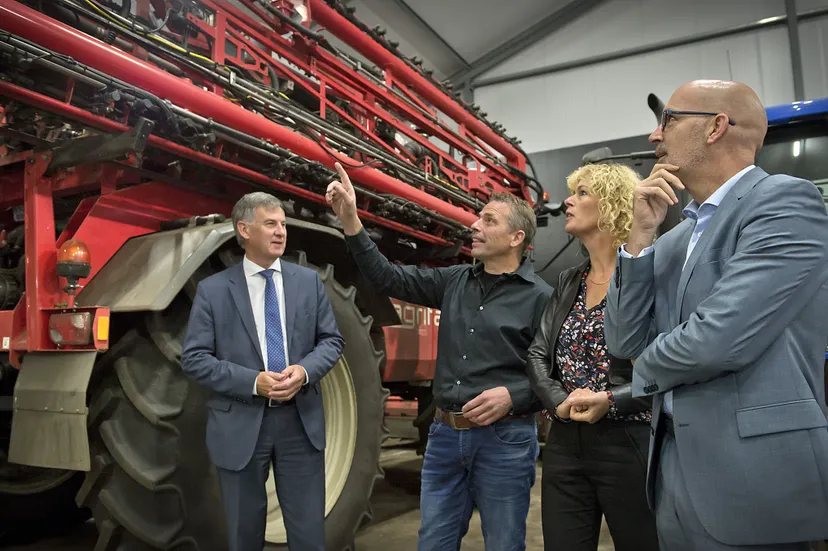 2018 135 ondertekening uvo nitraat cees bijl ger evenhuis trienke elshof en leo hendriks foto jan anninga