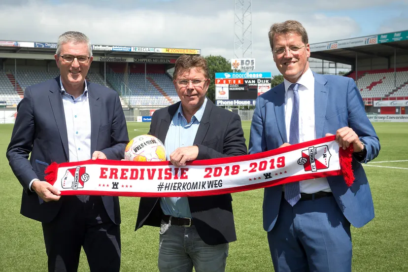 2018 95 foto bij college wenst fc emmen succes
