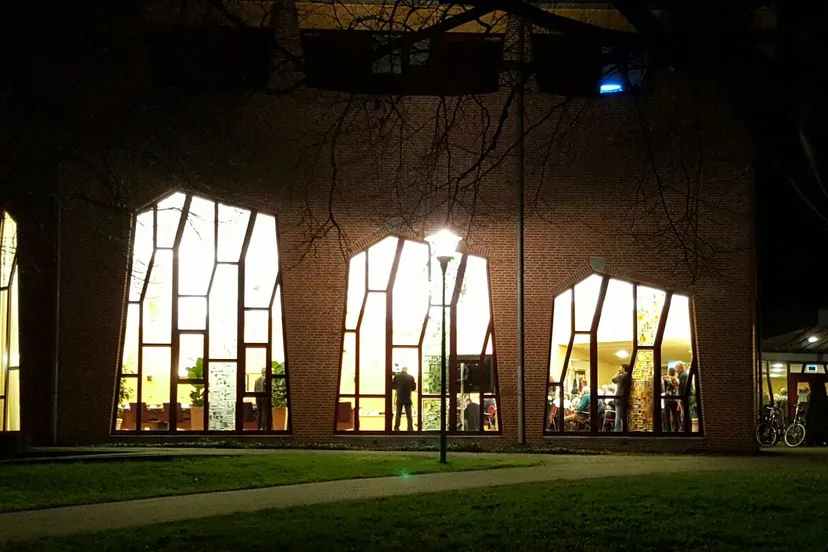 89a81810 4850 4b8b 82fb ceb78e3b163c