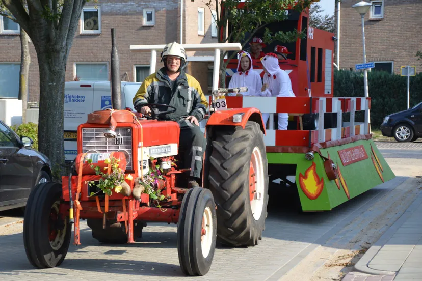 apn31082019 optocht de wijk1