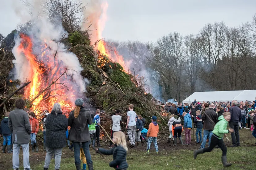 apr js01042018 paasvuur ruinen2