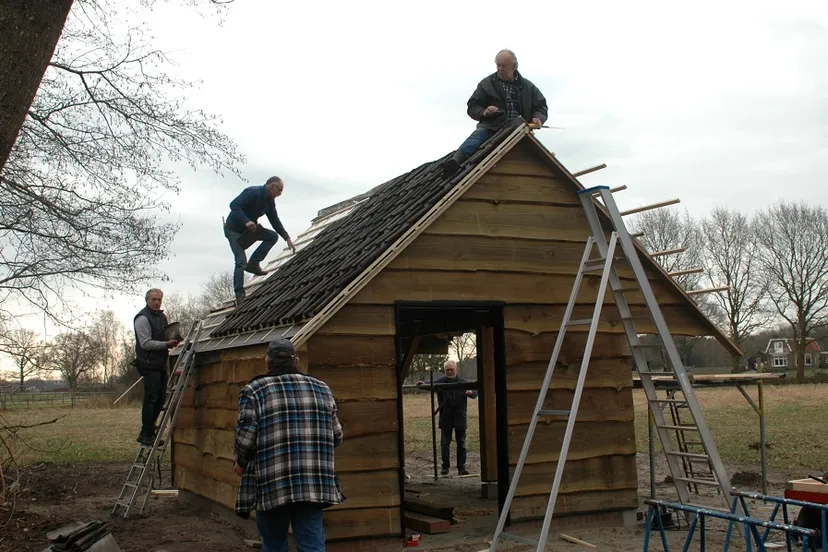 bouw bijenstal t ende 02 foto olga de lange