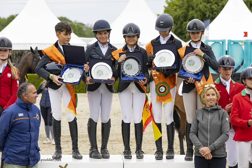 ch team spain spring tour veeningen children foto jeroen spoolder