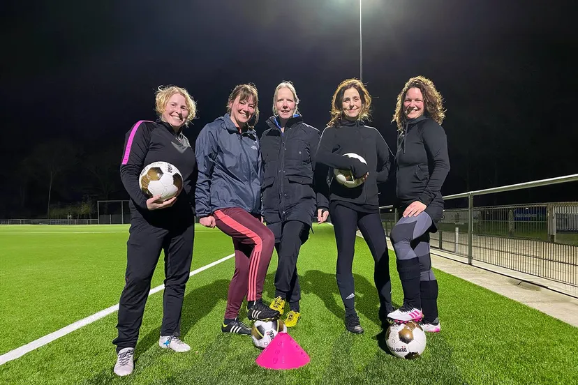 de wijk voetbaldames