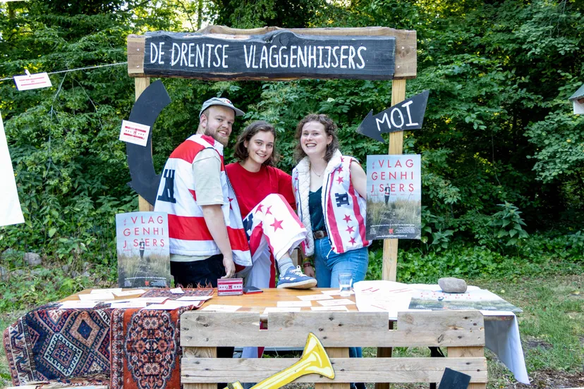 dr vlaggenhijsers van drenthe kleiner