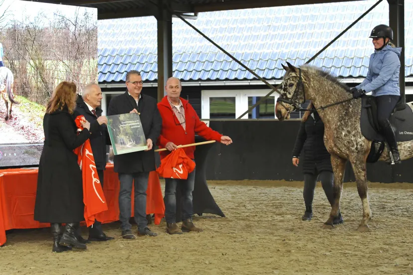 drenthe overhandiging visie hippische recreatie drenthe fotografie renee bottelier