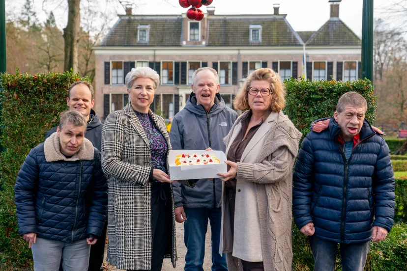 echten visio uitreiking taart 100e deelnemer