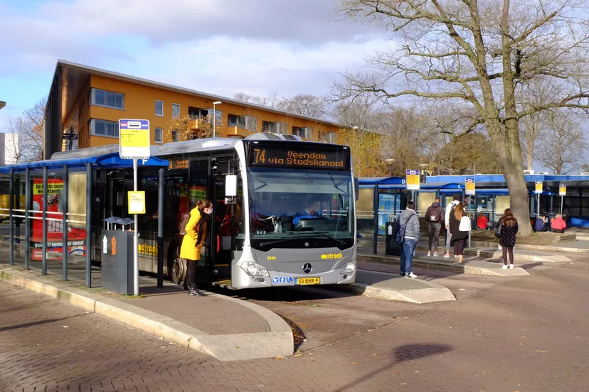 emmen station busstation bus