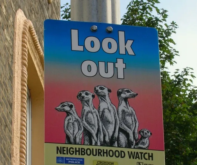 neighbourhood watch sign 1 le korrigan foter cc by sa