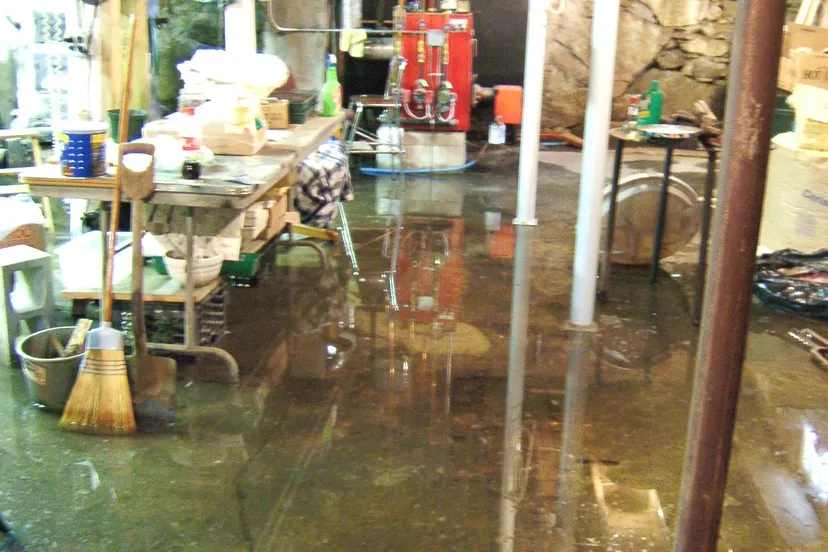 ondergelopen kelder mstea foter cc by