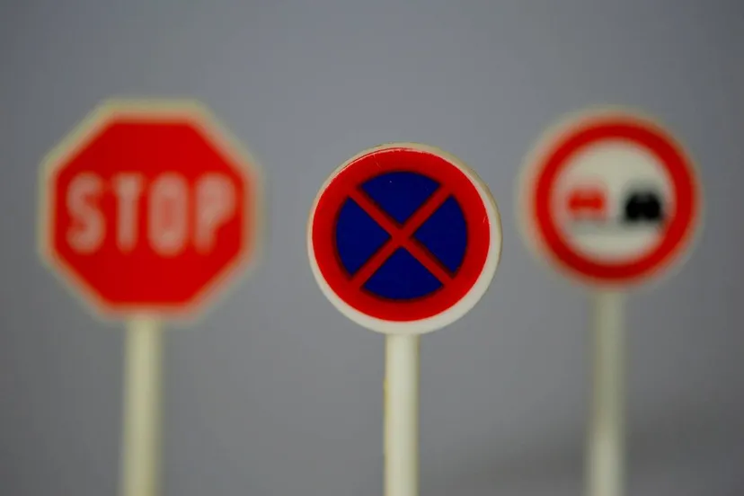 pix traffic signs 674623 1280