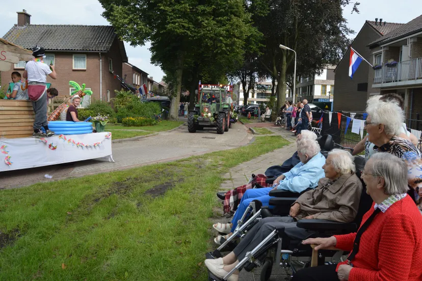 pn optocht ruinen 2015
