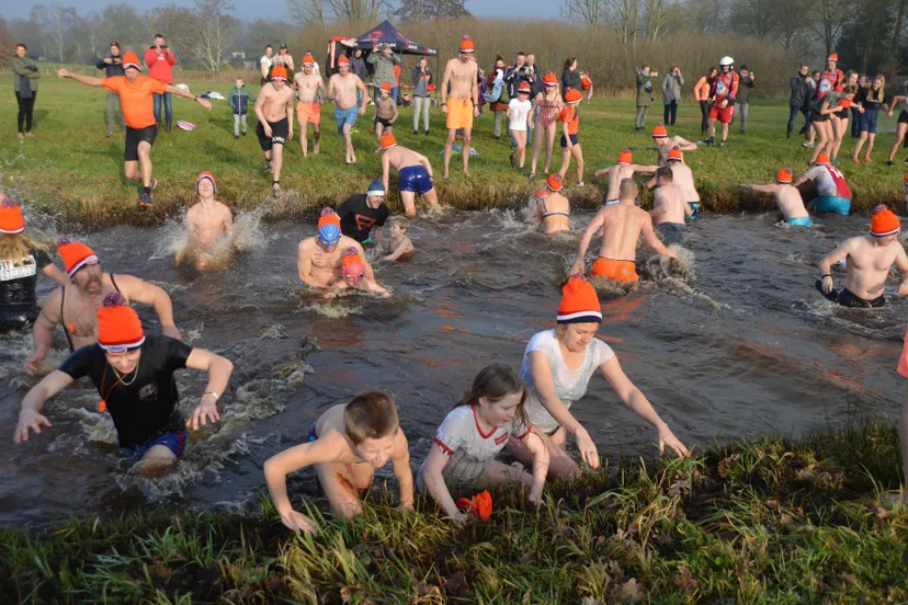 pn01012020 nieuwjaarsduik de wijk14