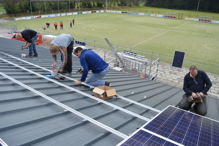 pn01102016zonnepanelenzkc2