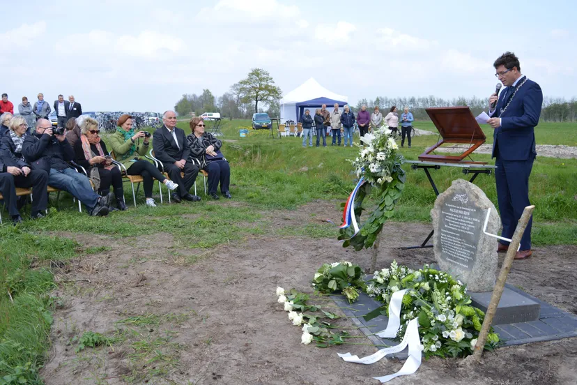 pn03052017gedenksteenruinerwold5