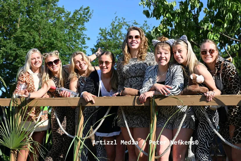 pn08072023 veeningen optocht1