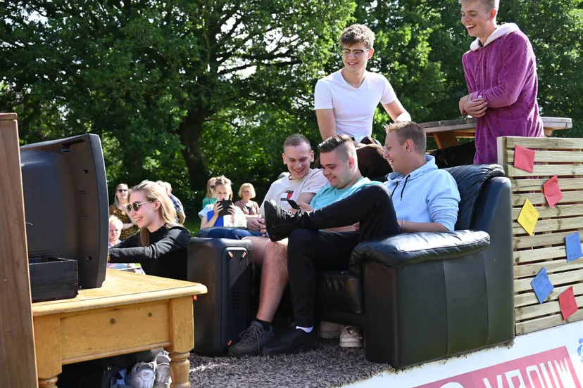 pn11062022 ansen optocht1