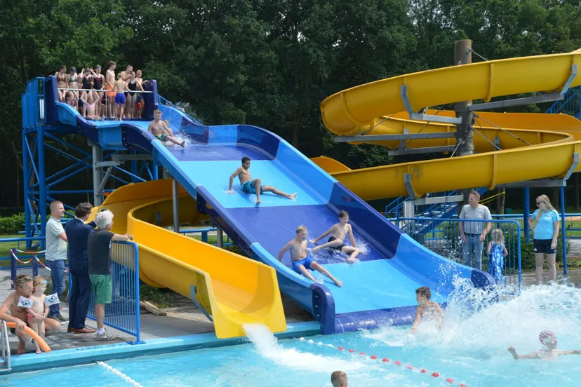 pn19062020 zwembad waterlelie glijbaan16