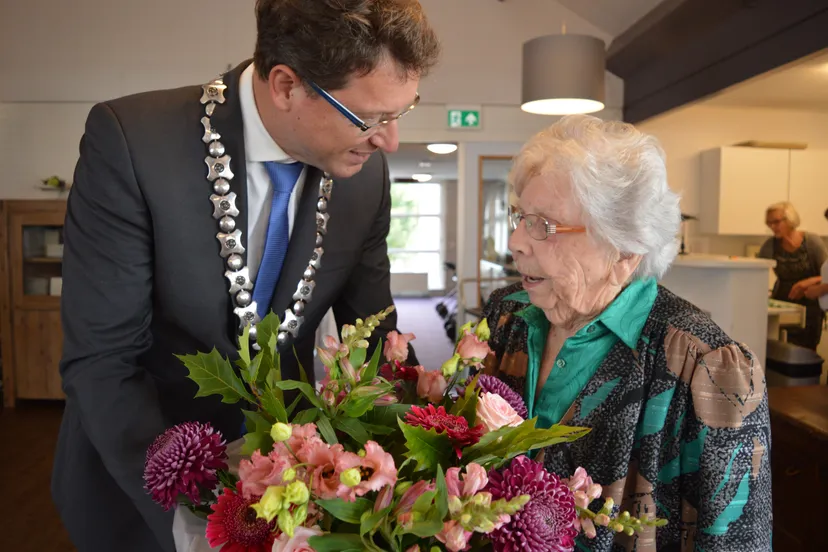 pn20092018 mevrouw van veen 100 jaar 4