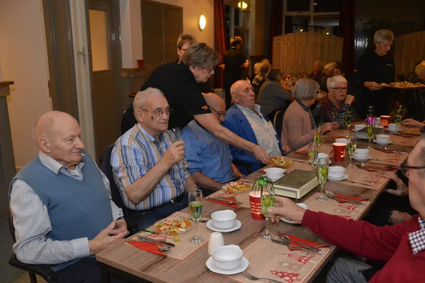 pn20122019 sociaal eetpunt zuidwolde kerstdiner1