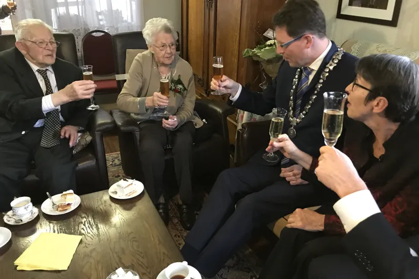 pn22012018 echtpaar noordhuis 80 jr getrouwd champagne1