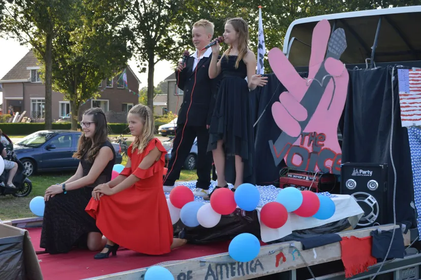 pn22082019 optocht alteveer12