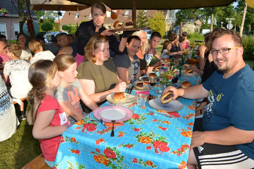 pn23052018 avikofeestje oosteinde1