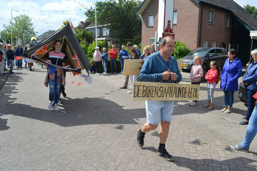 pn23062018 optocht oosteinde1