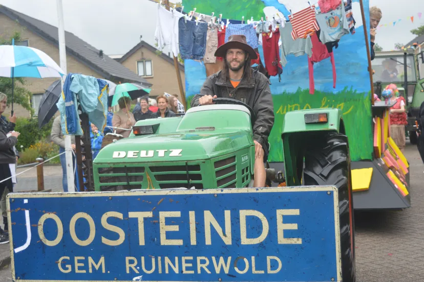 pn24062017 optocht oosteinde26