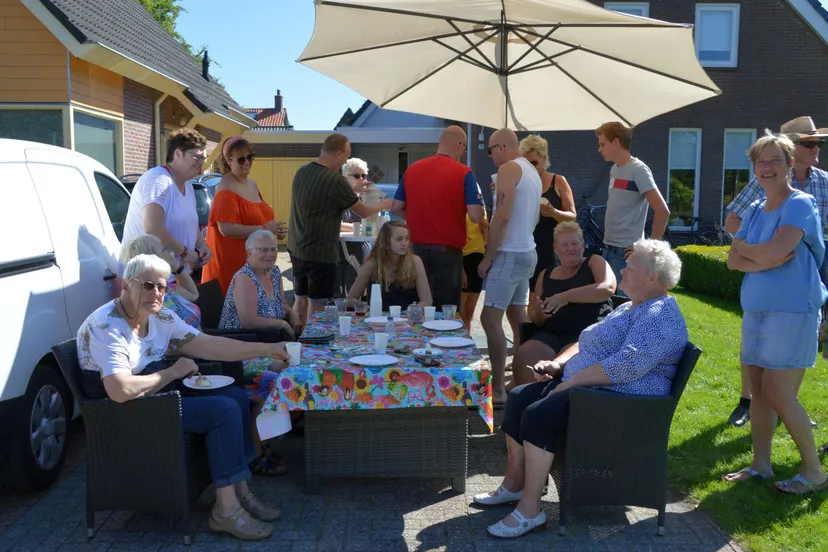 pn29062019 optocht oosteinde1