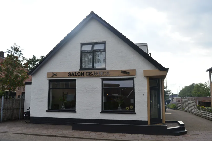 pn29082019 salon gejanca koekange