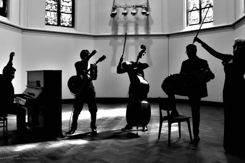 reestkerk grupo del sur 36 uitsnede1 foto dina