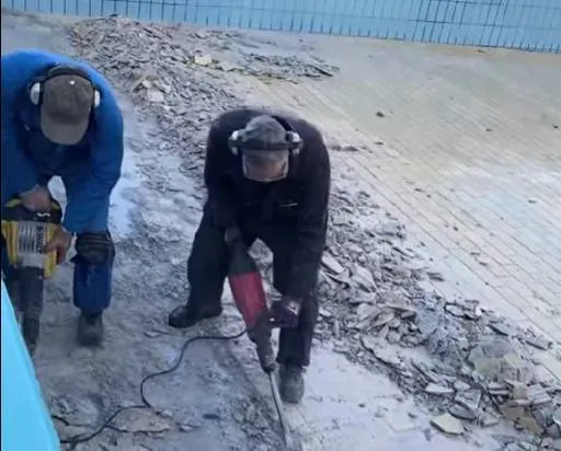 ruinen zwembad tegeltjes