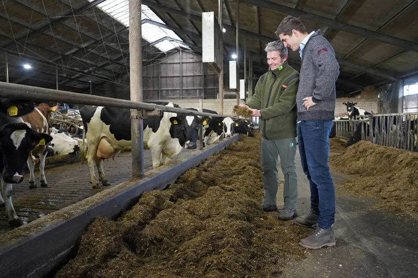 ruinerwold 2022 12 07 ahenckel ondertekening natuur inclusieve landbouw maatschap van der pol ruinerwold 012