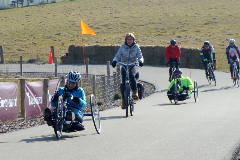 rvd persbericht 11feb2019 handbikers beklimmen de vam berg eigen foto