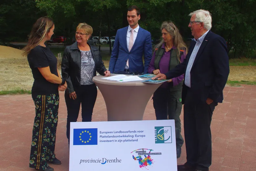 tekenen contract bouw nature game drenthe