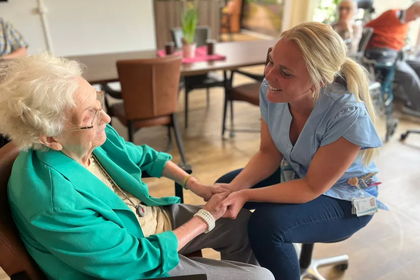 treant merel baks met bewoonster dag van de lach