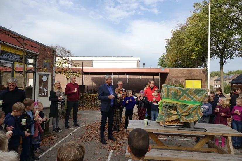 veeningen schoolmeubilair veldboeket1
