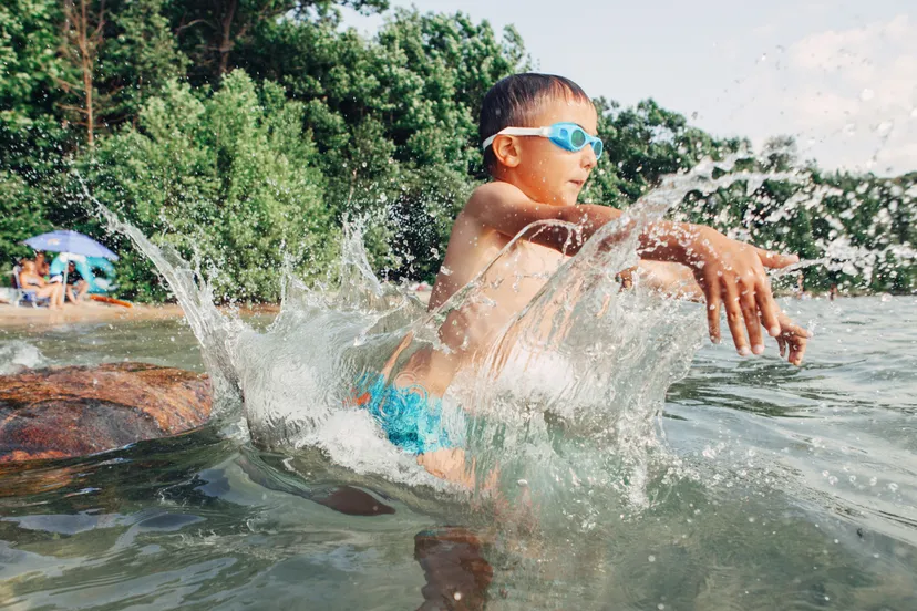 wdod genieten van water zwemmen