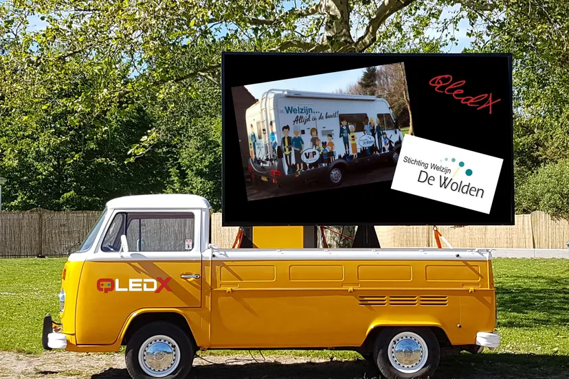welzijn dewolden bus met beeldscherm foto qledx