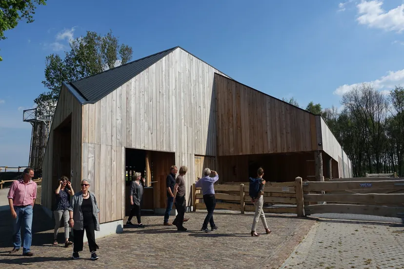 werkgroep harry de vroome op locatiebezoek bij de uiteindelijke winnaar hdv penning 2018 foto frans beune