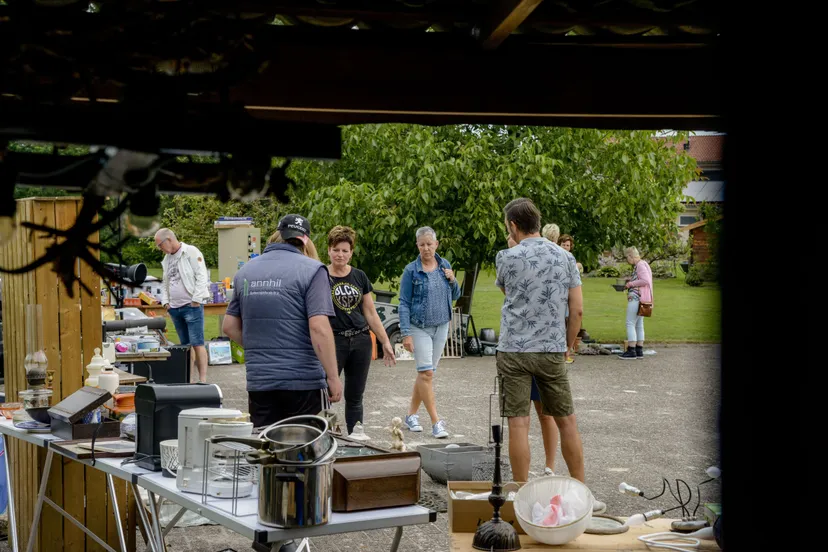 zuidwolde garageverkoop2b foto compleet in beeld