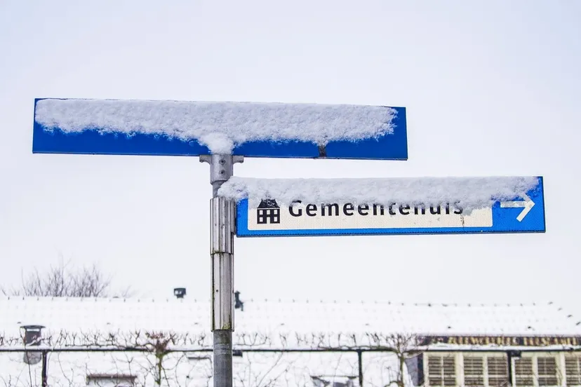 zuidwolde winter bord gemeentehuis