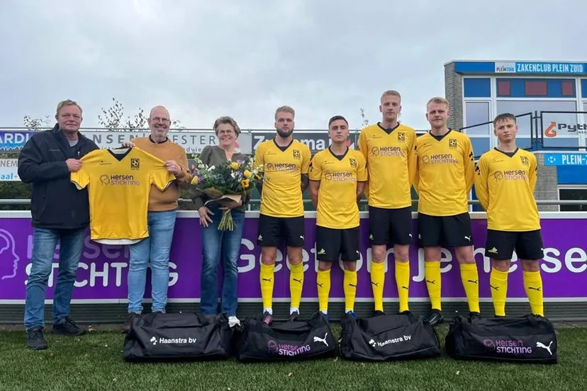 zuidwolde zzvv presentatie nieuw shirt 1