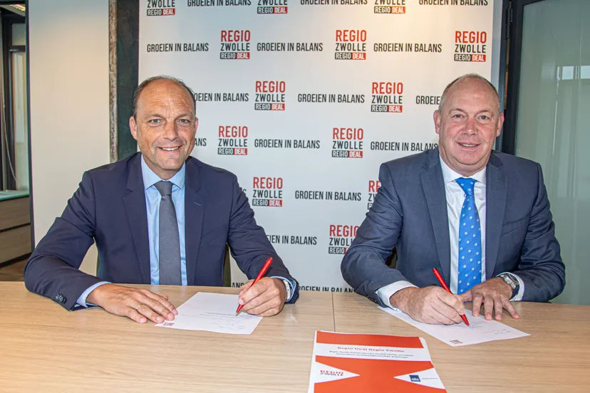 zwolle ondertekening regio deal door peter snijders en bert boerman